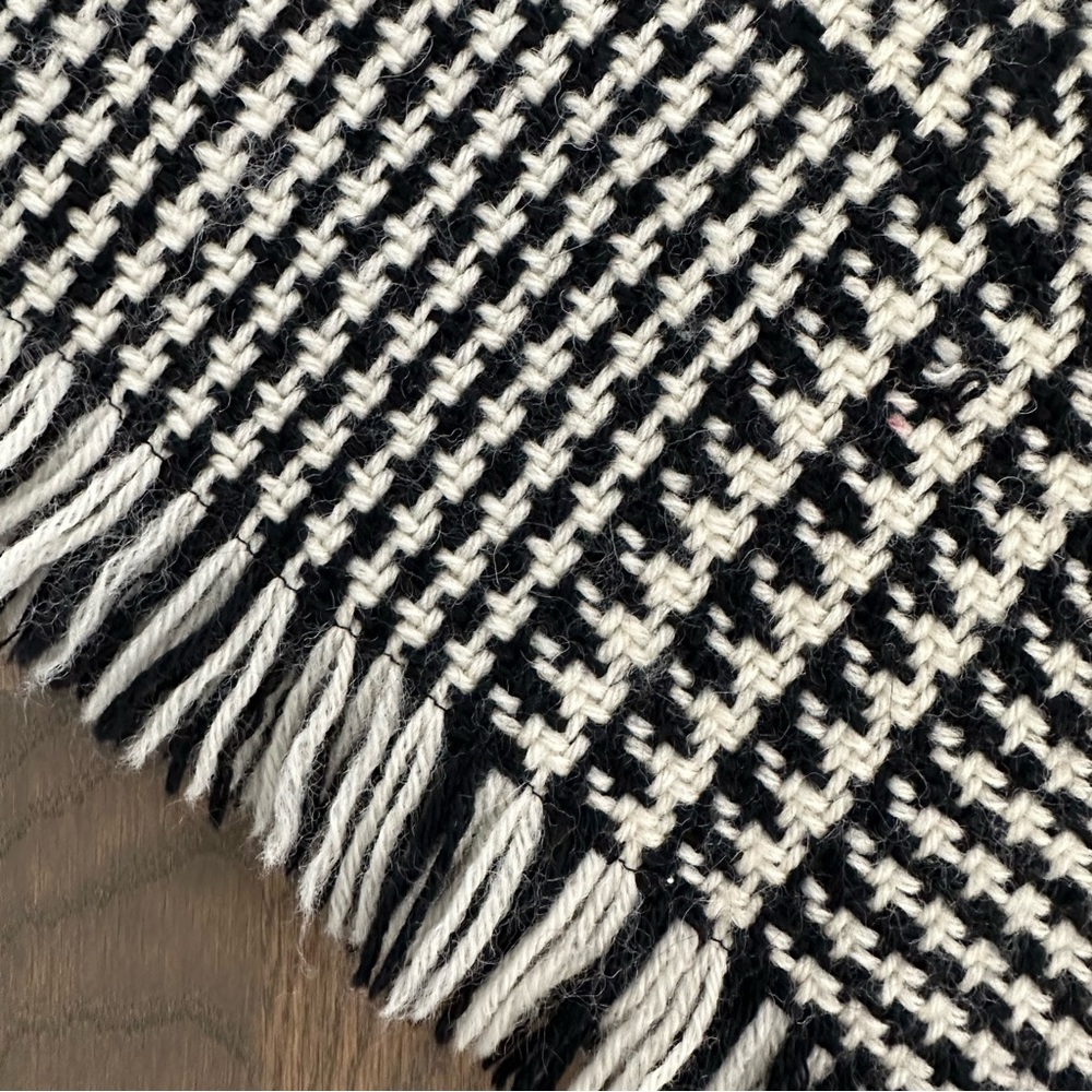 SOLD Anthropologie Vintage 100% Wool Houndstooth Woven Scarf in Black and Cream - Picture 3 of 7